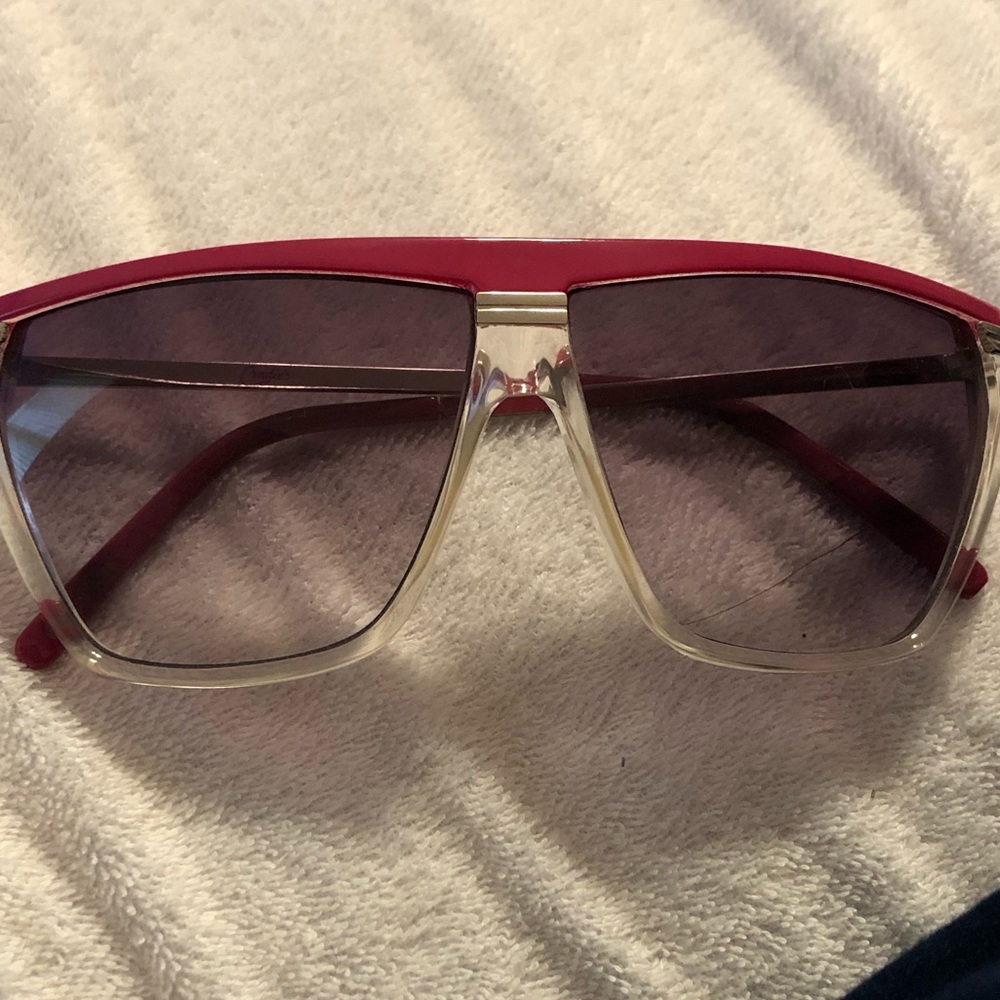 Cute pink sunglasses in excellent condition
